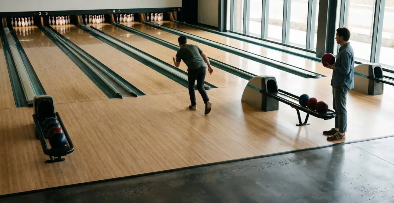 Scène de bowling montrant l'étiquette et les règles de courtoisie sur les pistes